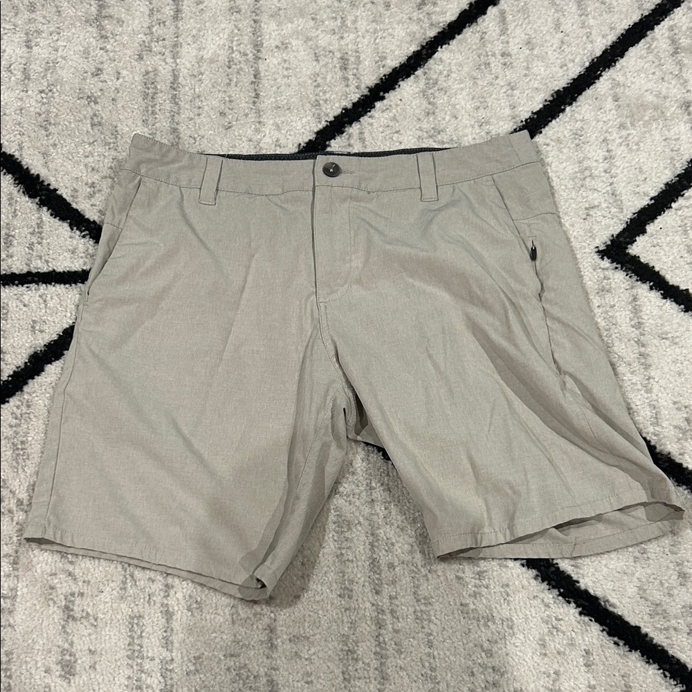 Vuori Aim Men's khaki Flat Front Shorts